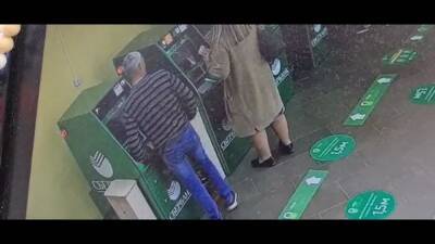 Полицейские Южно-Сахалинска разыскивают подозреваемого в краже денег из банкомата