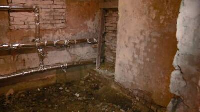 На Леонова, 30, канализационные стоки затопили подвал