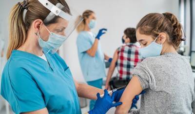 В России разрешили применение вакцины "Спутник М" для подростков