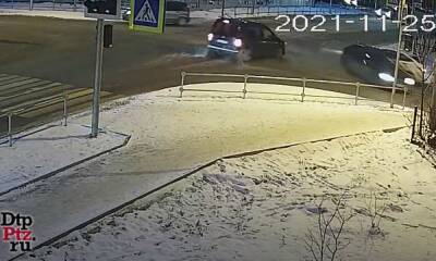 Три автомобиля столкнулись на перекрестке в Петрозаводске