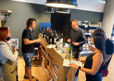 Пражский магазин LÁHVE пополнился испанскими винами. Как их выбирали