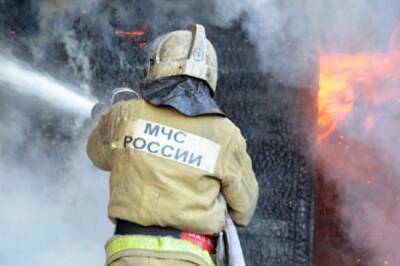 В Омске из-за пожара в торговом центре эвакуировали 800 человек