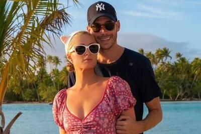 Пэрис Хилтон с мужем Картером Реумом проводят медовый месяц на острове Бора-Бора