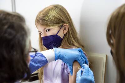 Эффективность вакцины для подростков "Спутник М" превысила 93%