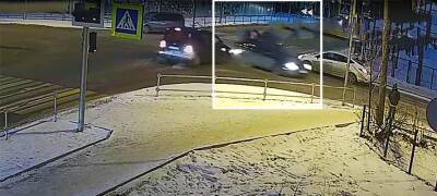 Выключенный светофор стал причиной аварии с участием трех автомобилей в Петрозаводске (ВИДЕО)