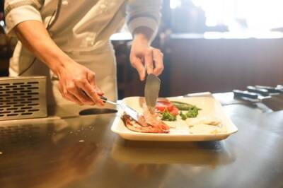 Владельцы ресторанов готовятся к повышению цен на блюда