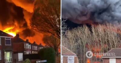В Британии произошел пожар на заводе пластмассы - фото и видео