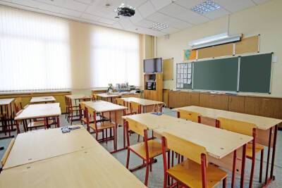 Более 4 тысяч учеников вывели из «заминированных» школ Петербурга