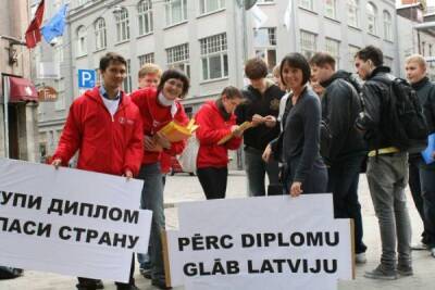 Латышская газета обвинила Россию в «краже» перспективной русской молодёжи Латвии