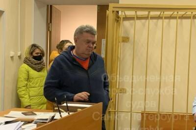 Заслуженный тренер России Ильин сорвал заседание суда отказом надеть маску
