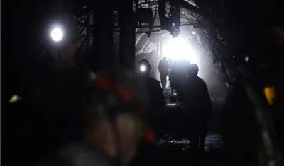В кузбасской шахте, где случилась авария, остаются 48 горняков