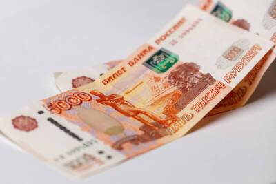 Фальшивую пятитысячную купюру нашли в псковском банке