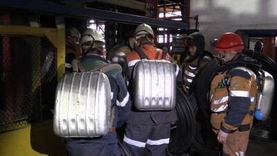 Взрыв на шахте в Кузбассе: 6 погибших, десятки людей остаются под землёй