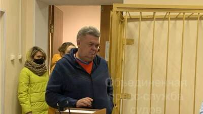 Заслуженного тренера России Ильина увезли из зала суда за отказ надеть маску