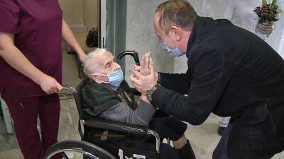 В России 103-летняя пациентка победила коронавирус