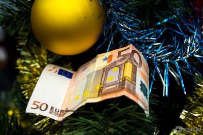 Россияне предпочли деньги в качестве подарка от работодателя на Новый год