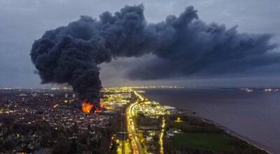 В Британии произошел пожар на заводе по производству пластмасс
