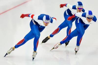 «Лезвием по горлу»: российских конькобежцев не пускают на американский этап
