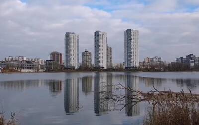 В Киеве заметили пятно нефти в Кирилловском озере