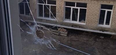 Власти Ясиноватой: ВСУ обстреляли школу и сбросили бомбы