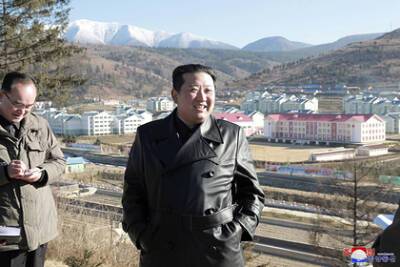 Ким Ченын - Ким Ечжон - В Северной Корее запретили носить одну облюбованную Ким Чен Ыном вещь - lenta.ru - КНДР