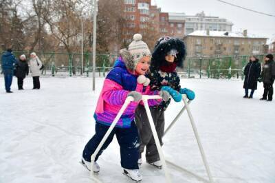 Ледовый каток открыли в центре Новосибирска
