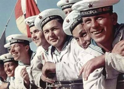 В Шаге от Войны: Как Советские моряки Разнесли наглый Американский крейсер, который отказался покидать территориальные воды СССР (6 фото)
