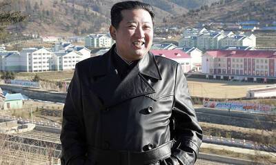 Жителям Северной Кореи запретили носить кожаные пальто как у Ким Чен Ына