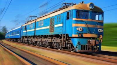 Изменены два маршрута поездов, следующих на Донбасс