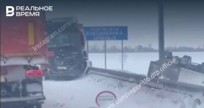 На трассе в Татарстане столкнулись два грузовика