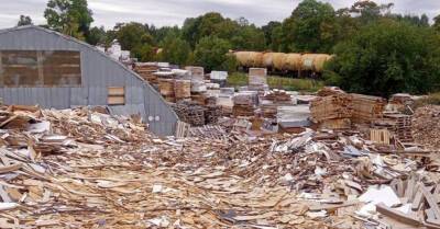 В Латвию незаконно ввезены 4200 тонн отходов мебельного производства из Литвы