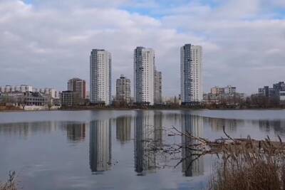 В Кирилловском озере в Киеве заметили пятно нефти