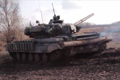 Украина вывела к линии соприкосновения в Донбассе танки