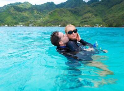 Пэрис Хилтон - Как Пэрис Хилтон проводит медовый месяц - skuke.net - Французская Полинезия