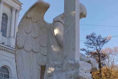 Туляки не узнали ангелов скорби на Всехсвятском кладбище после реставрации
