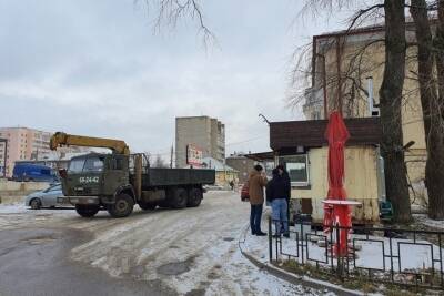 В Смоленске демонтировали незаконный ларек с фастфудом - mk-smolensk.ru - Смоленск - район Промышленный