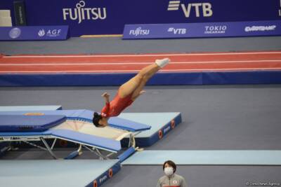 В ходе Всемирных соревнований среди возрастных групп по прыжкам на батуте и тамблингу в Баку стартовали финальные соревнования (ФОТО)