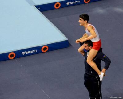 Азербайджанский гимнаст завоевал "золото" Всемирных соревнований среди возрастных групп по прыжкам на батуте и тамблингу в Баку (ФОТО)