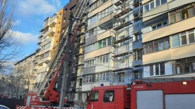 В Днепре вспыхнул пожар в многоэтажке, жителей эвакуировали