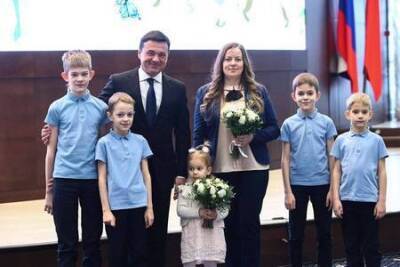Андрей Воробьев поздравил женщин с предстоящим Днем матери