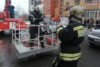 В Курске эвакуировали 20 человек из горящего 17-этажного дома на Кати Зеленко