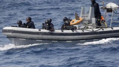Гвинейский залив: фрегат датских ВМС утопил пиратское судно