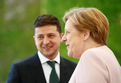 Зеленский обсудил с Меркель Донбасс и ситуацию на границе с Россией