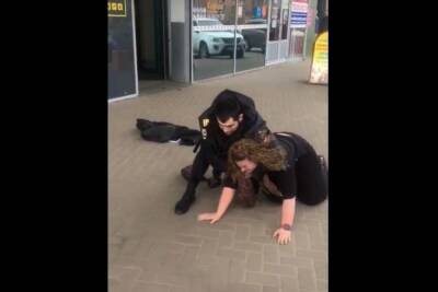 Жительница Архангельска отделалась «условкой» за драку с полицией из-за маски