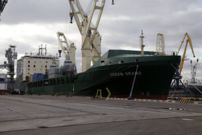 Американские катеры "Айленд" сегодня спустили с сухогруза в порту Одессы