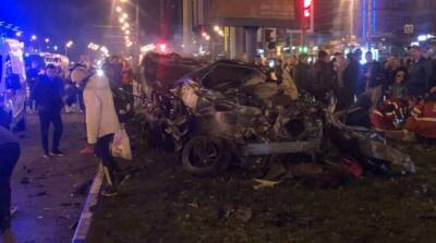 На Окружной в Харькове фура со щебнем раздавила автомобиль