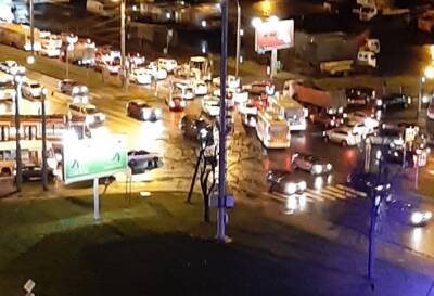 «За час не больше 20 метров»: настройка светофоров в Мурино обернулась транспортным коллапсом