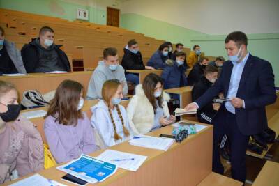 В Смоленске полицейские рассказали студентам про борьбу с экстремизмом