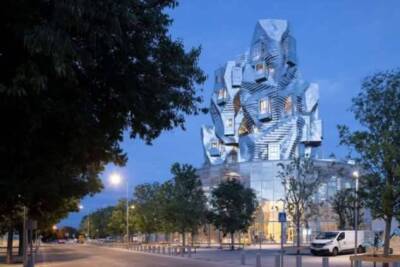 Завершилось строительство «Мерцающей башни», спроектированной гением деконструктивизма Фрэнком Гери