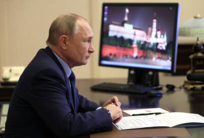 Владимир Путин предложил расширить функционал "Пушкинской карты"